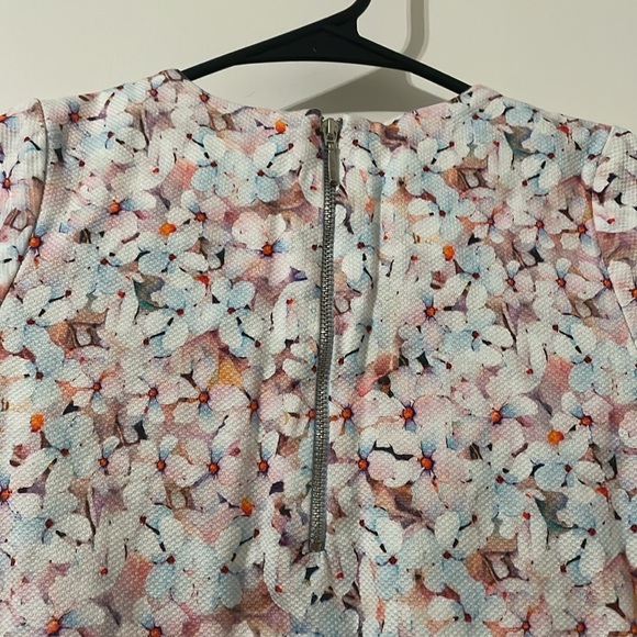 Floral Short Sleeve Dress - Picture 7 of 7